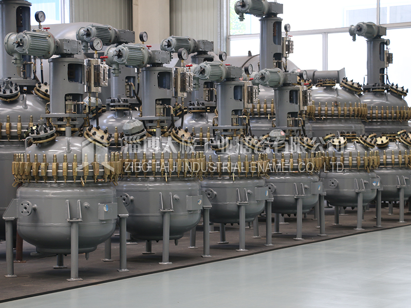 太極開(kāi)式搪玻璃反應(yīng)釜 