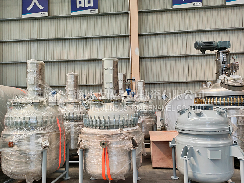 太極開(kāi)式搪玻璃反應(yīng)釜 